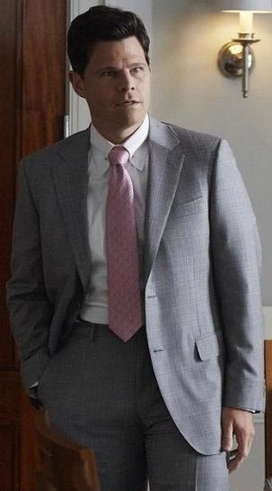 Ian Reed Kesler in Suits as Stu Buzzini