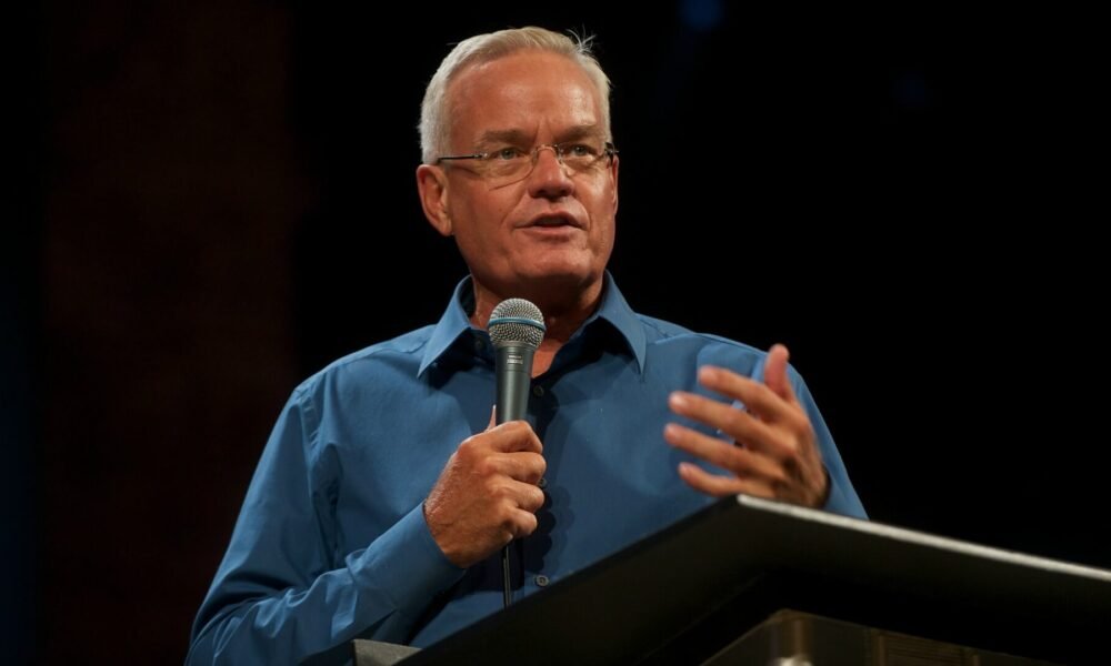 Bill Hybels: A Biography of a Controversial Church Leader and His Legacy